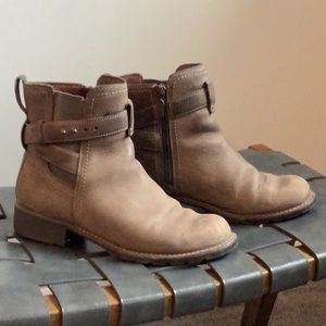 CLARKS Ladies bootie, grey, size 9